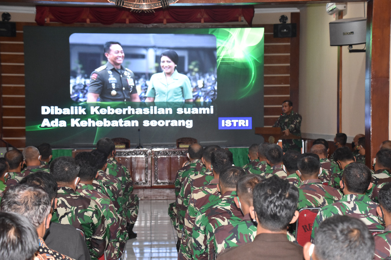 Danrem 073/MKT Kolonel Inf Ari Yulianto .S.I.P Berikan Pengarahan Kepada Seluruh Anggota Korem